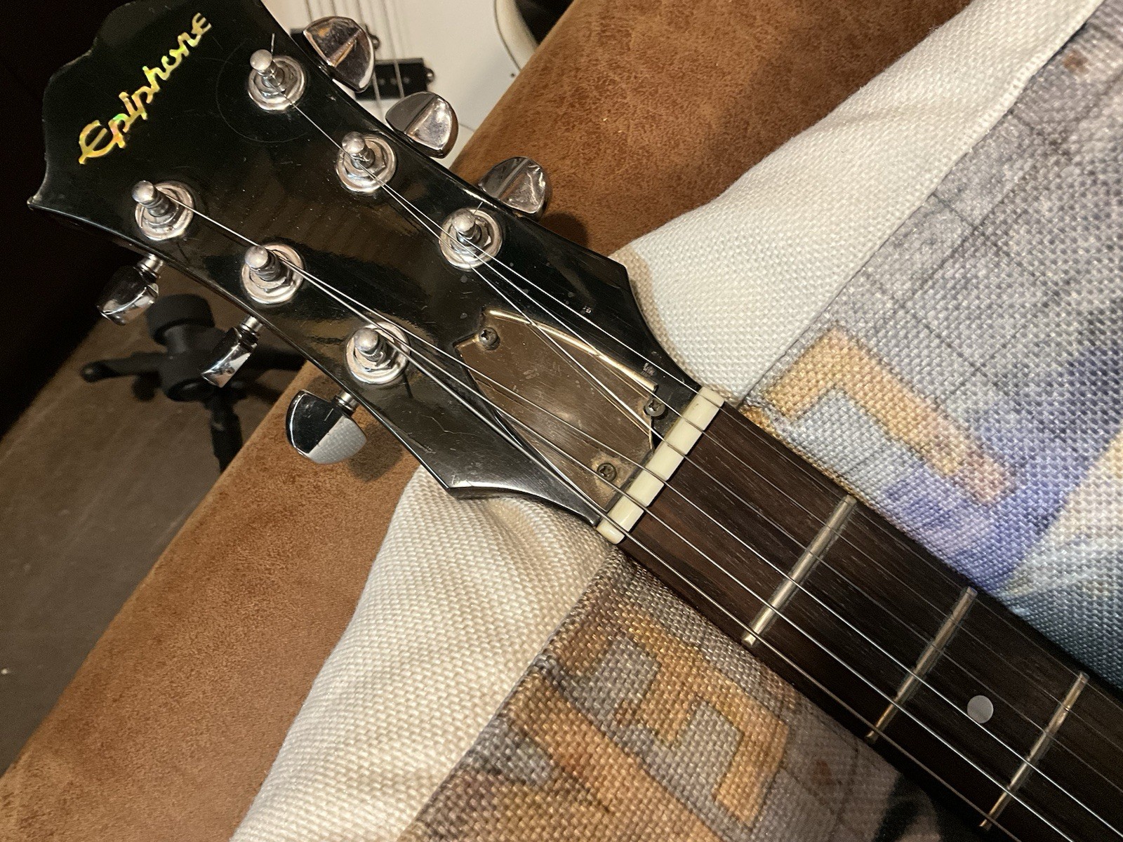 epiphone SC-450 scroll solid body electric guitar made in Japan 1970s in walnut