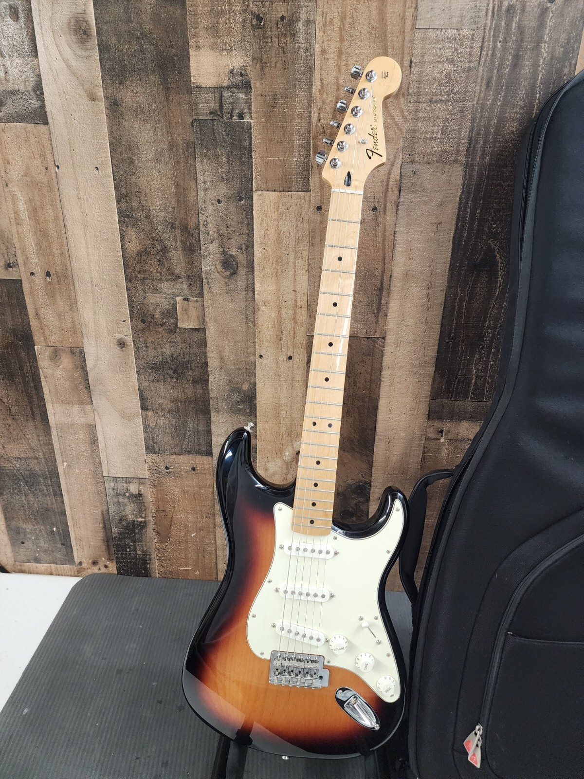 2017 MEXICAN FENDER Stratocaster. Sunburst With Gig Bag