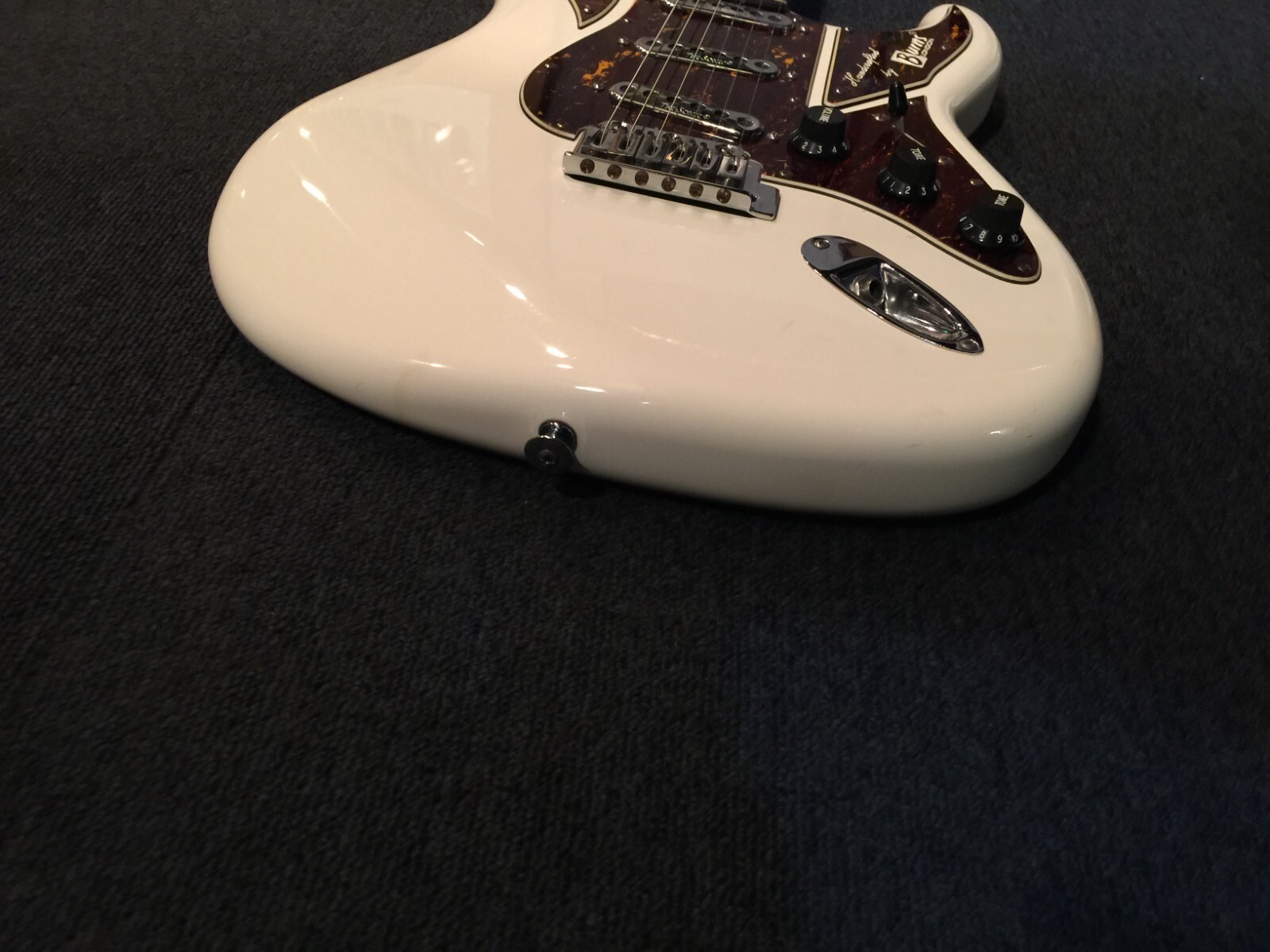 Electric Guitar Burns London Cobra DX Deluxe WHT/R EX White 80% Frets Maple Neck