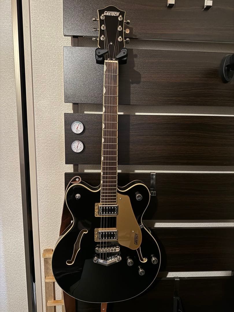 Gretsch G5622 Double-Cut V-Stoptail Black Gold Guitar Case Included
