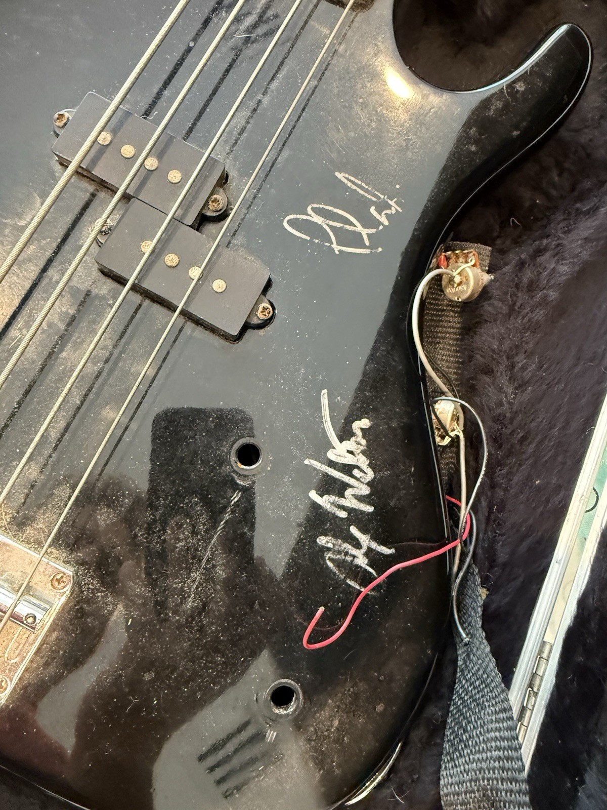 Washburn Xb-100 Signed By Non-Point. With Hard Case!!!