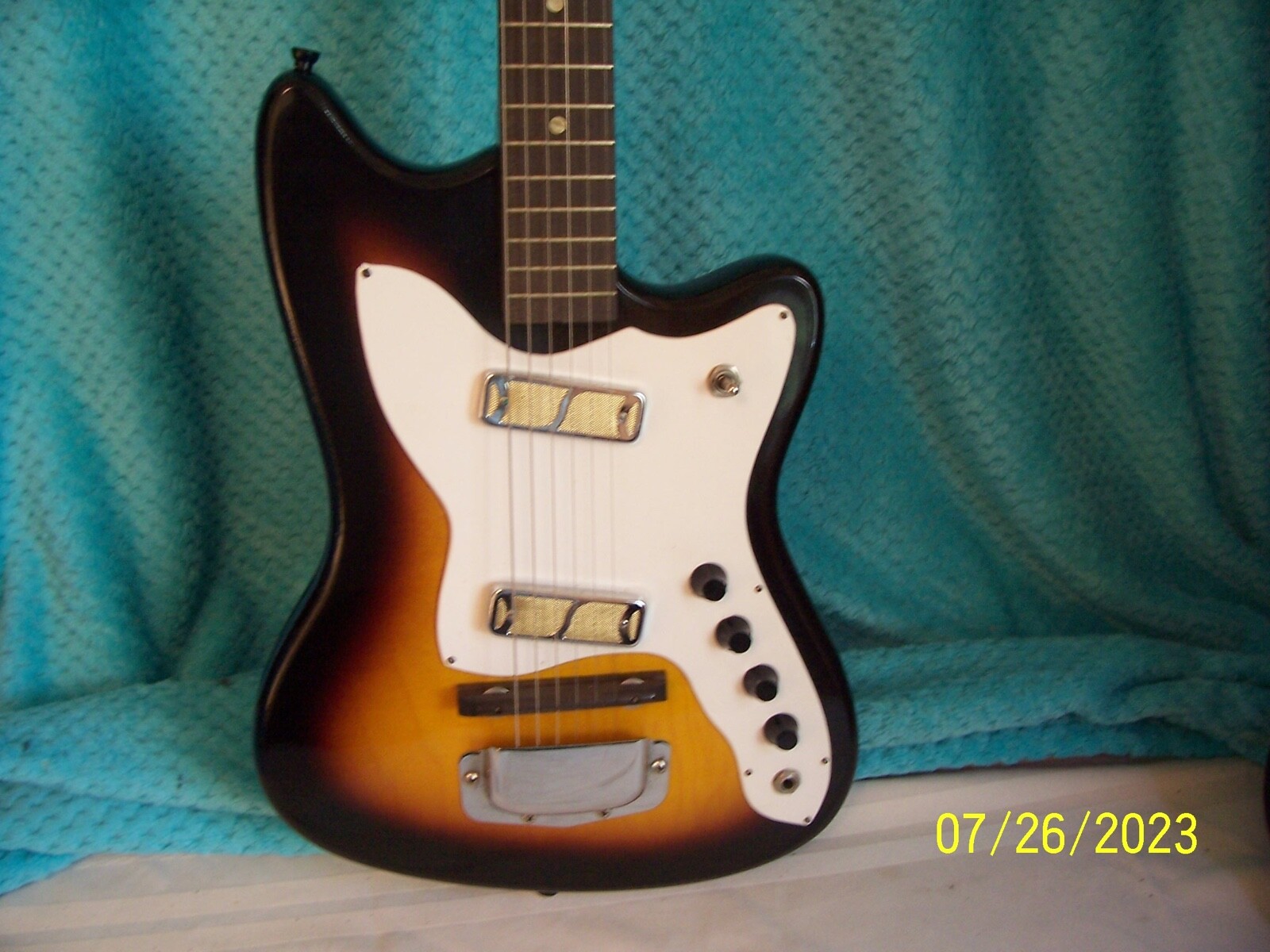 1965 Holiday Harmony Bobcat H15 Silhouette Sunburst De Armond PU’s VG Cond.