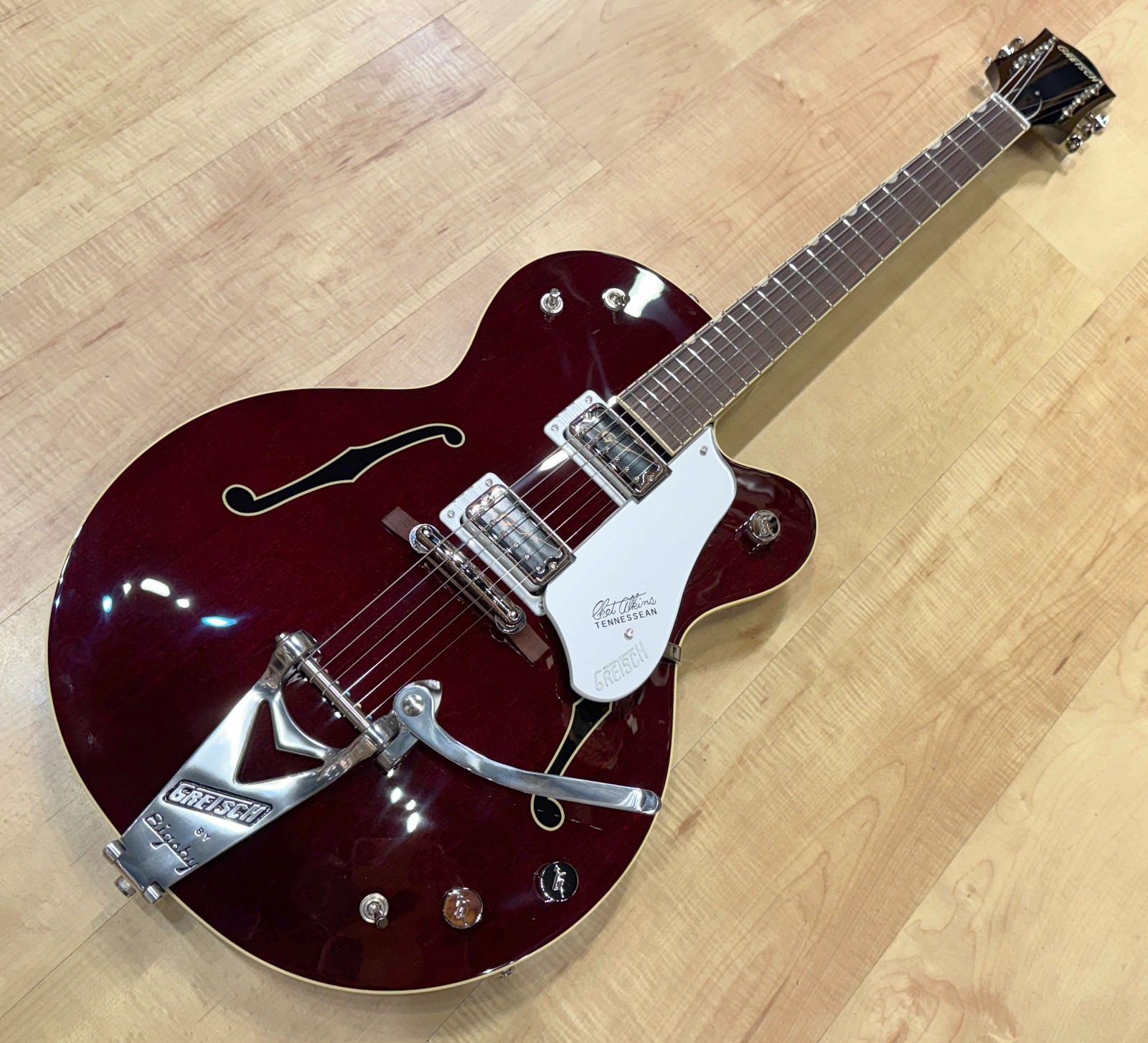 Gretsch G6119T-62 Vintage Select Edition ’62 Tennessean Guitar Dark Cherry Stain