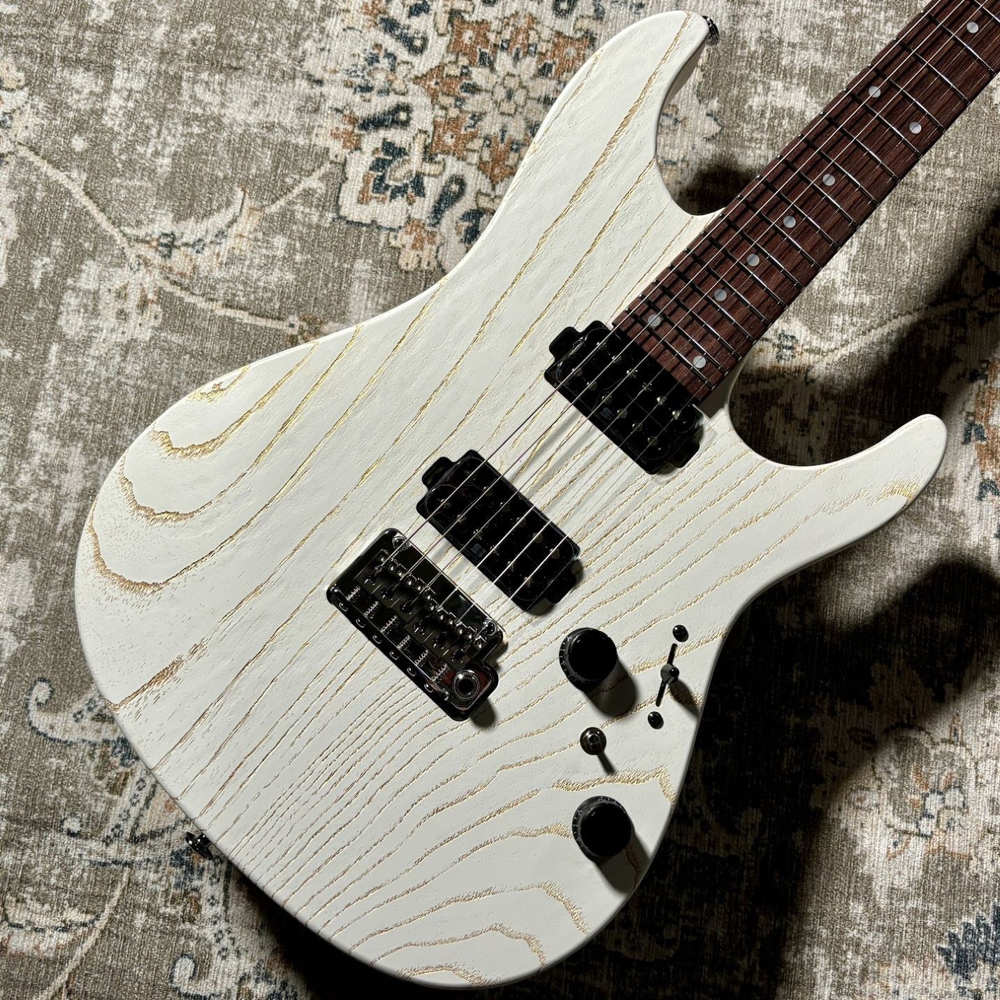 Ibanez / AZ2402AR CGW (Coarse Grain White Flat) Electric Guitar