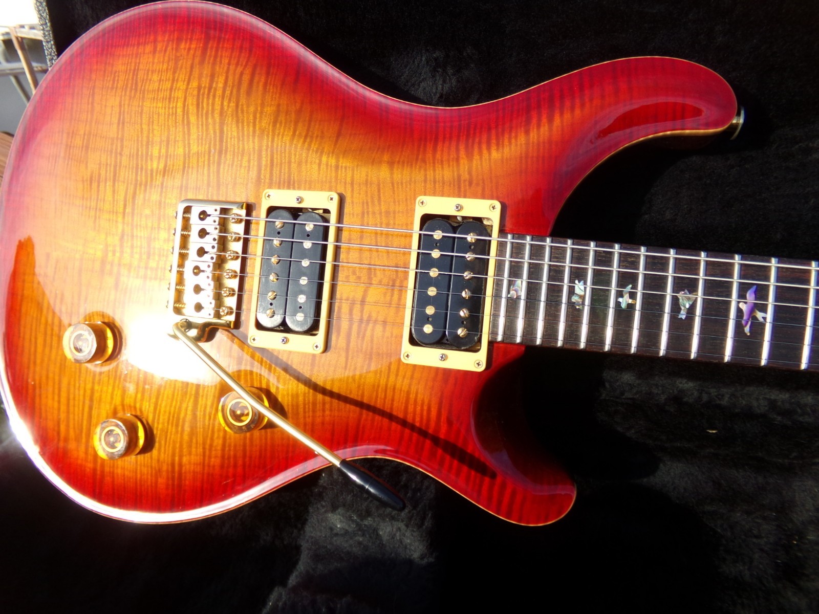 1999 PRS Custom 24 Artist model – Cherry Sunburst highly flamed curly maple top