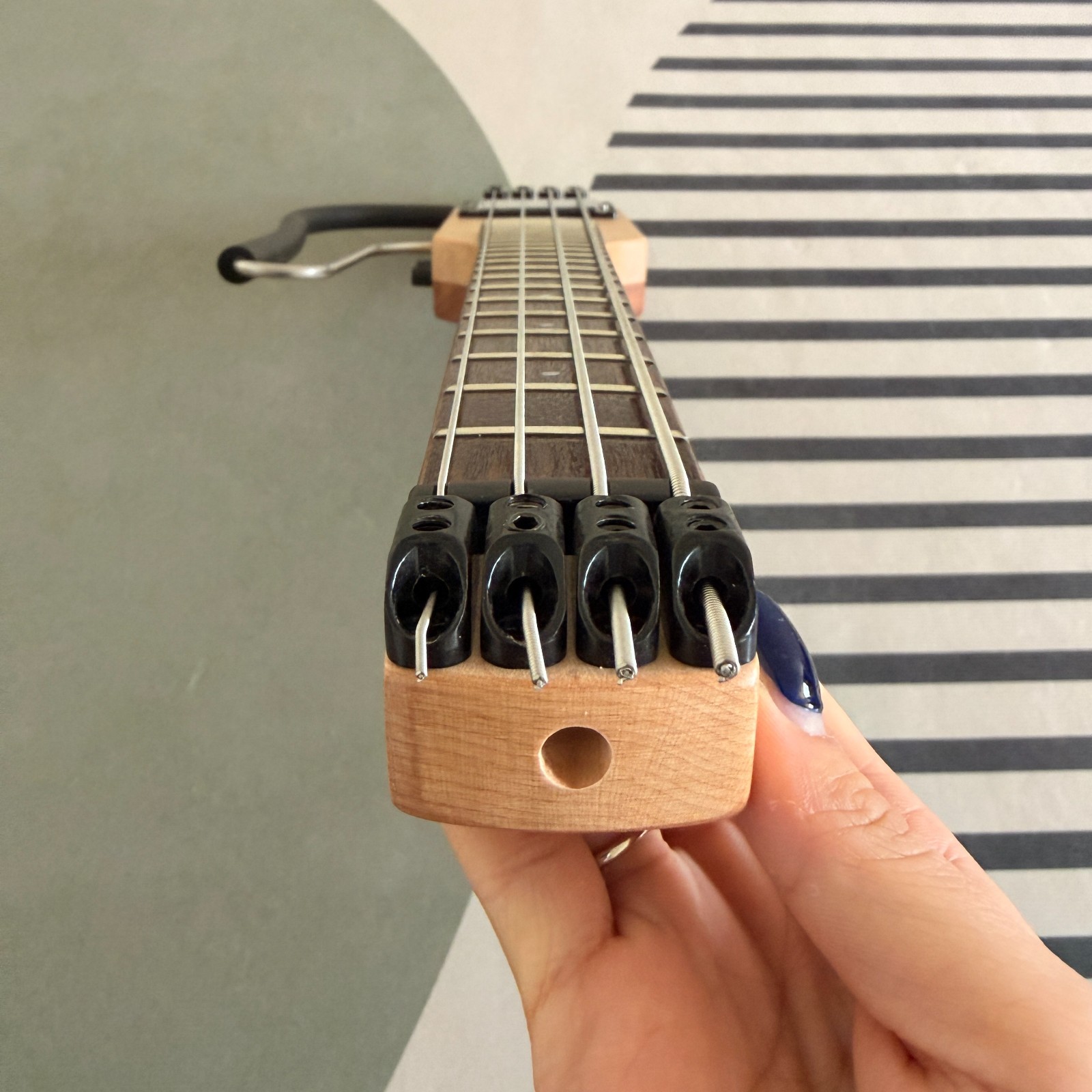 4string electric silent travel bass Short Scale Length headless portable Natural