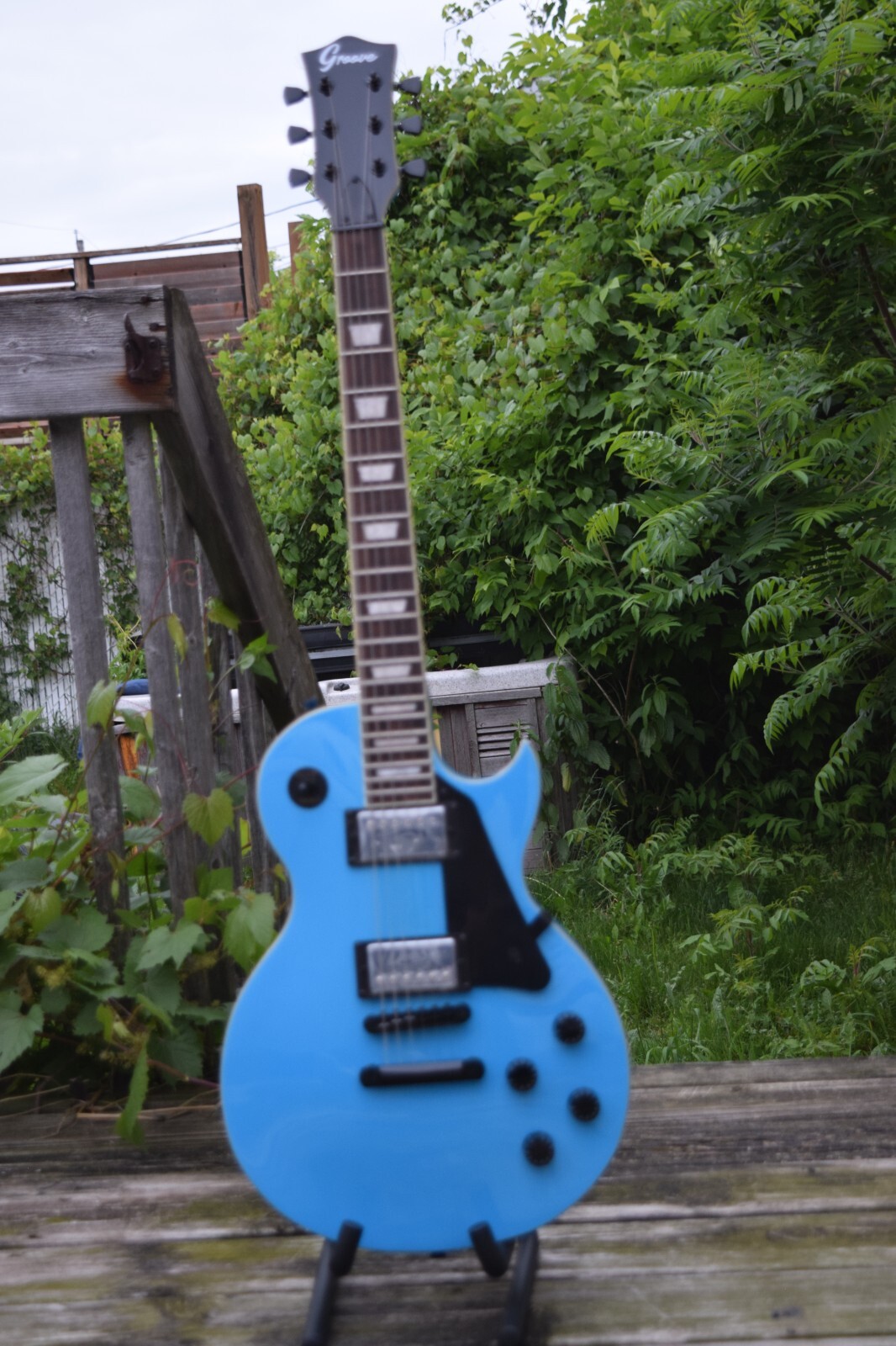 Electric Guitar Mahogany Body Maple Top Metallic Blue (Groove Canadian Brand)