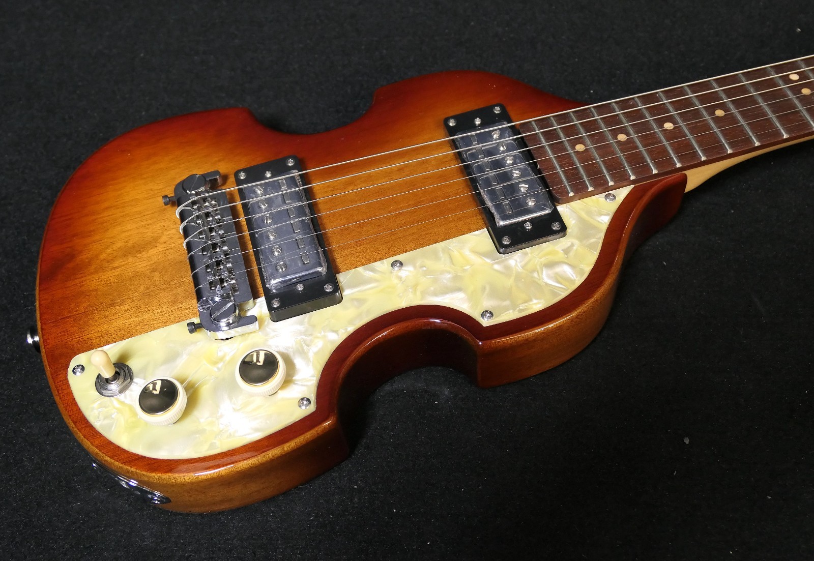 Hofner HOF-HCT-SHVG-SB-P-0 Shorty TRAVEL SIZE 6 STRING Electric Violin Guitar
