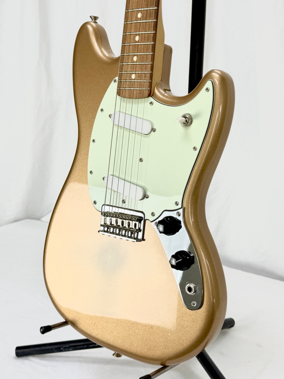 fender mustang guitar