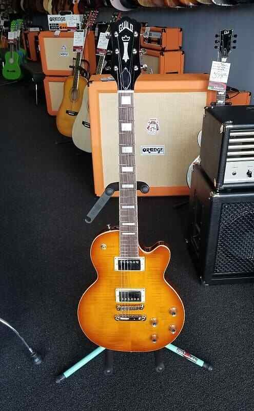 Guild Bluesbird in iced tea burst