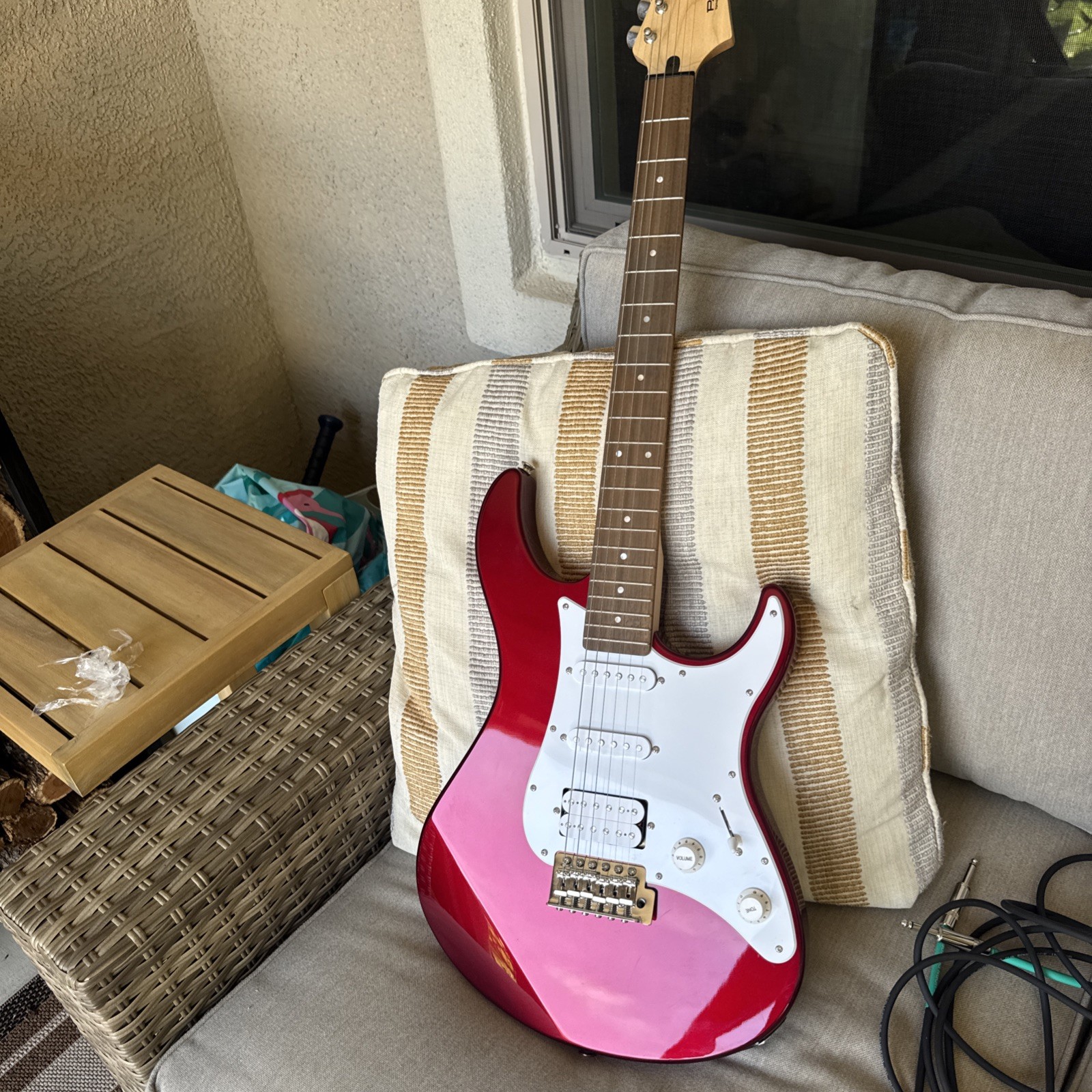 Excellent Yamaha PAC012 Pacifica 100 Series Electric Guitar, Metallic Red