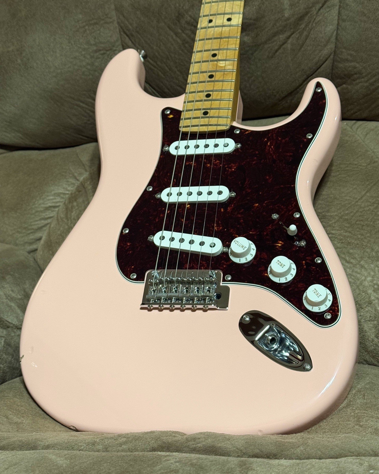 XMAS SALE | Limited Edition Fender Player Stratocaster, Maple Strat | Shell Pink