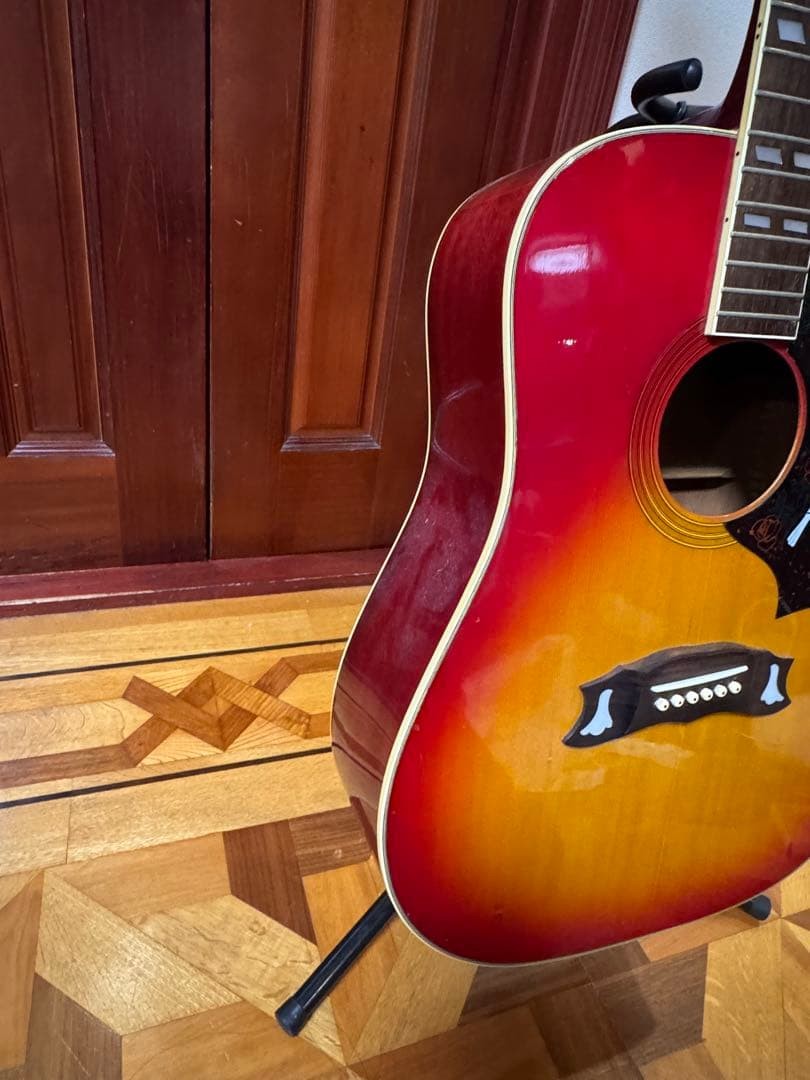 Rare Morris WD-25 acoustic guitar hummingbird type