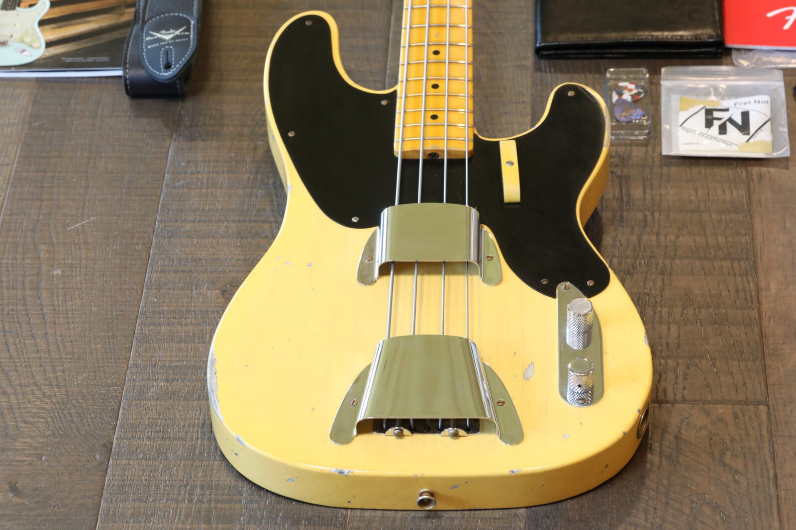 Fender Ltd Ed CS 1951 Reissue Precision Bass Relic Aged Nocaster Blonde+COA OHSC