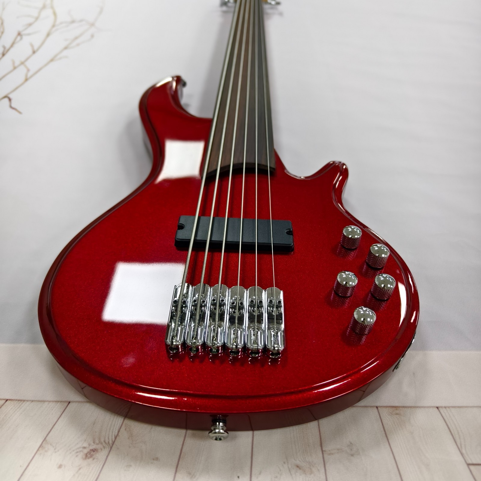 Fretless 6 String Electric Bass Guitar Metallic Red Solid Wood Single Pickup Bas