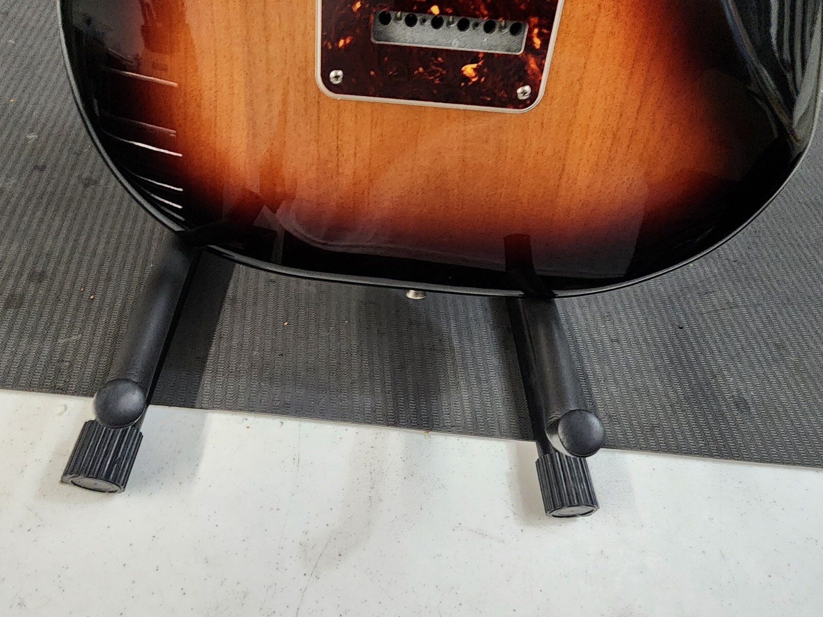 2017 MEXICAN FENDER Stratocaster. Sunburst With Gig Bag