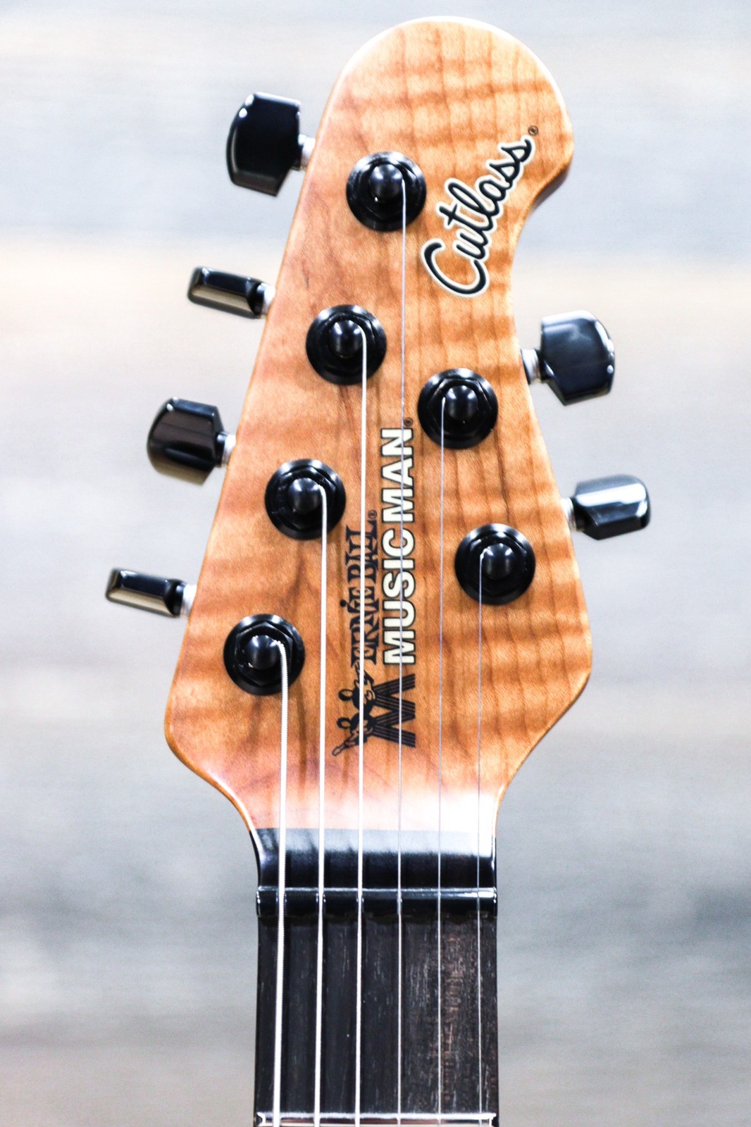 Ernie Ball Music Man Cutlass HT Dark Rainbow Ebony Fingerboard El. Guitar w/Case