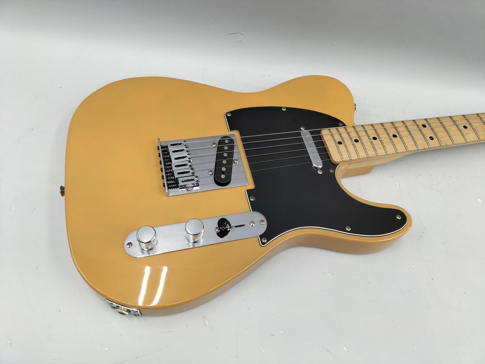 SQUIER AFFINITY SERIES TELECASTER Used Poplar body Maple fingerboard w/Soft case