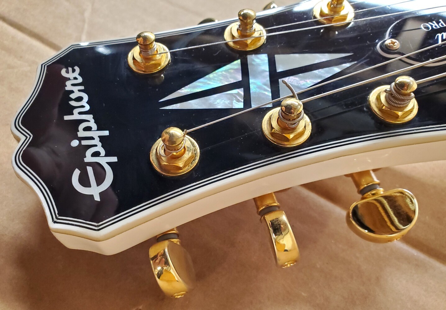 Epiphone Les Paul Custom Pro Electric Guitar w/ Gig Bag – Alpine White