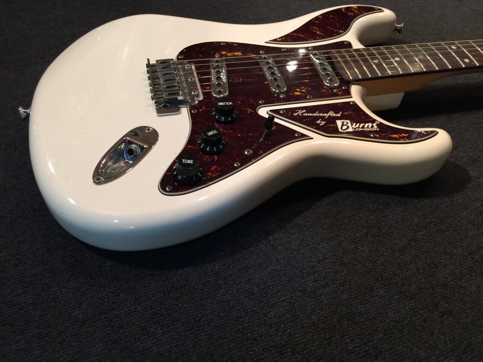 Electric Guitar Burns London Cobra DX Deluxe WHT/R EX White 80% Frets Maple Neck