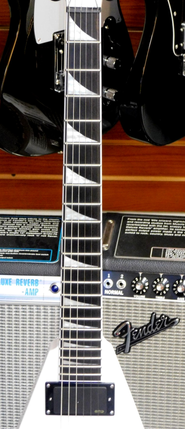 2026 Jackson Pro Series King V KVTMG Electric Guitar! Active EMG’s! Snow White!