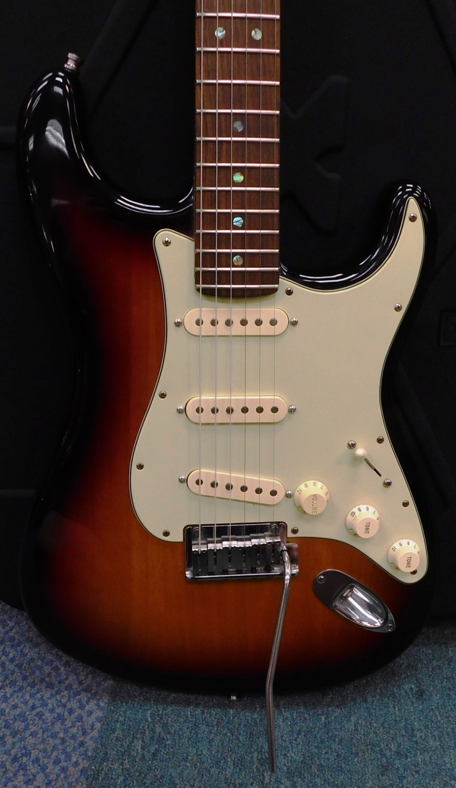 Fender USA American Deluxe Stratocaster – Rosewood FB – 3TSB – 010-1200-700