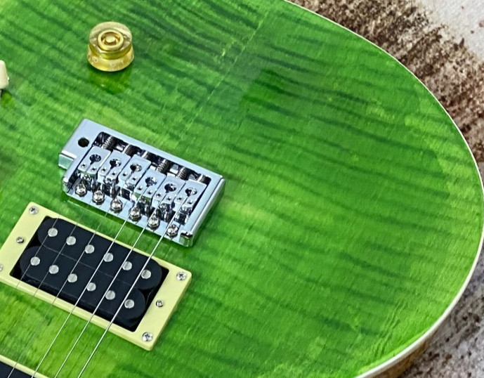 Green electric guitar – Flame maple top HH pickups rosewood fretboard US