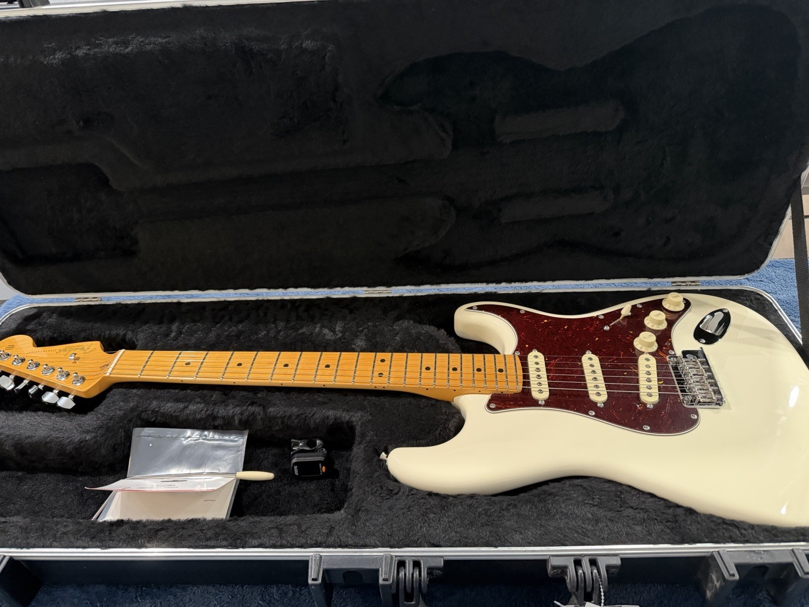 2025 American Professional II Stratocaster, Maple Fingerboard, Olympic White
