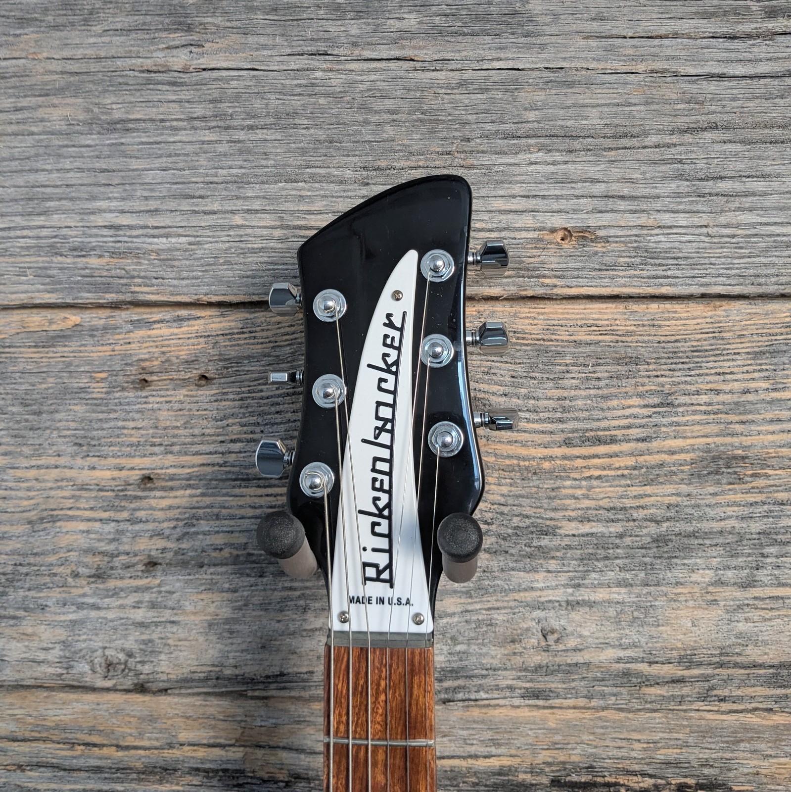 Used Rickenbacker 2024 330 Semi-Hollow – Jetglo w/OHSC
