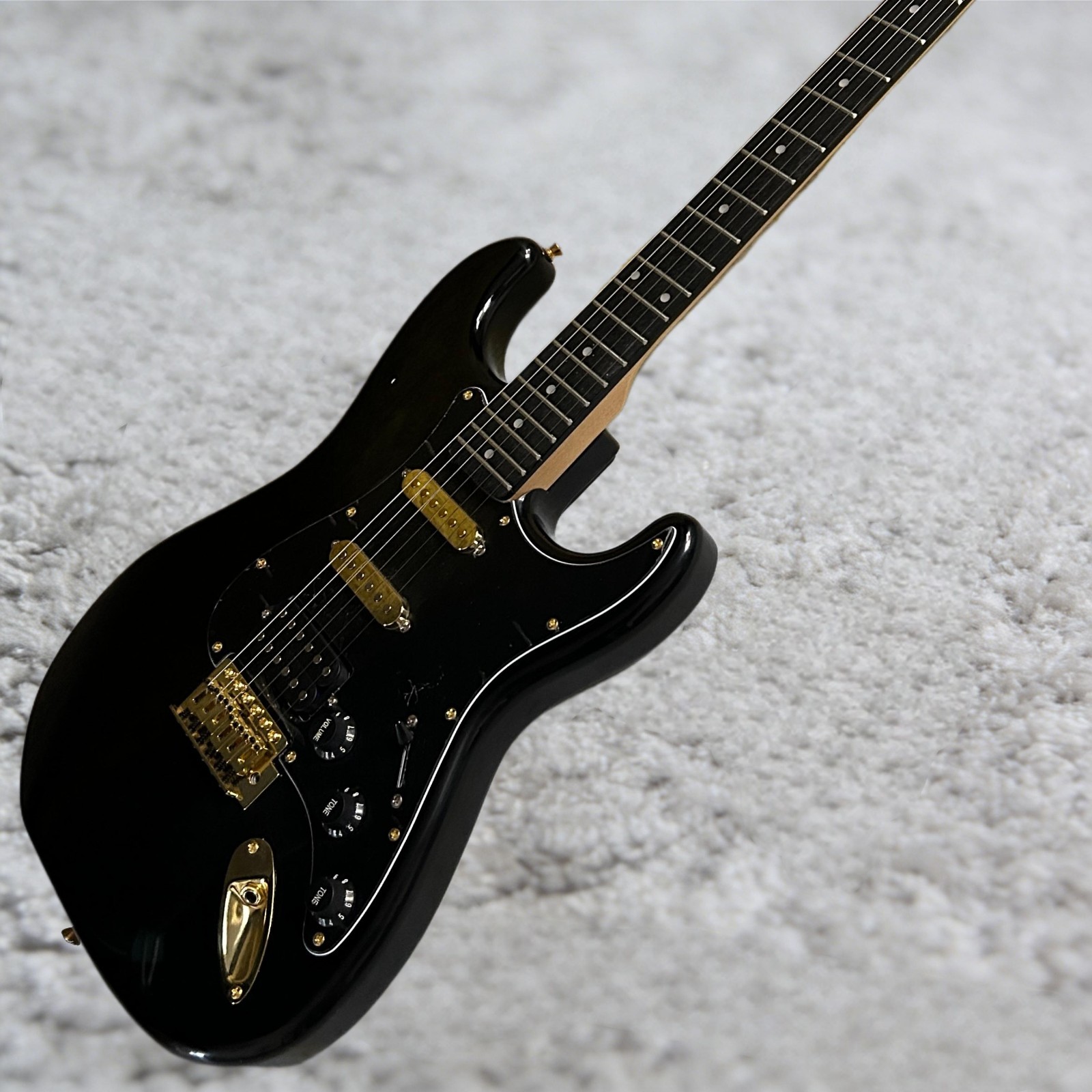 ST Electric Guitar Black Color Mahogany Body Golden Hardware Rosewood Fretboard