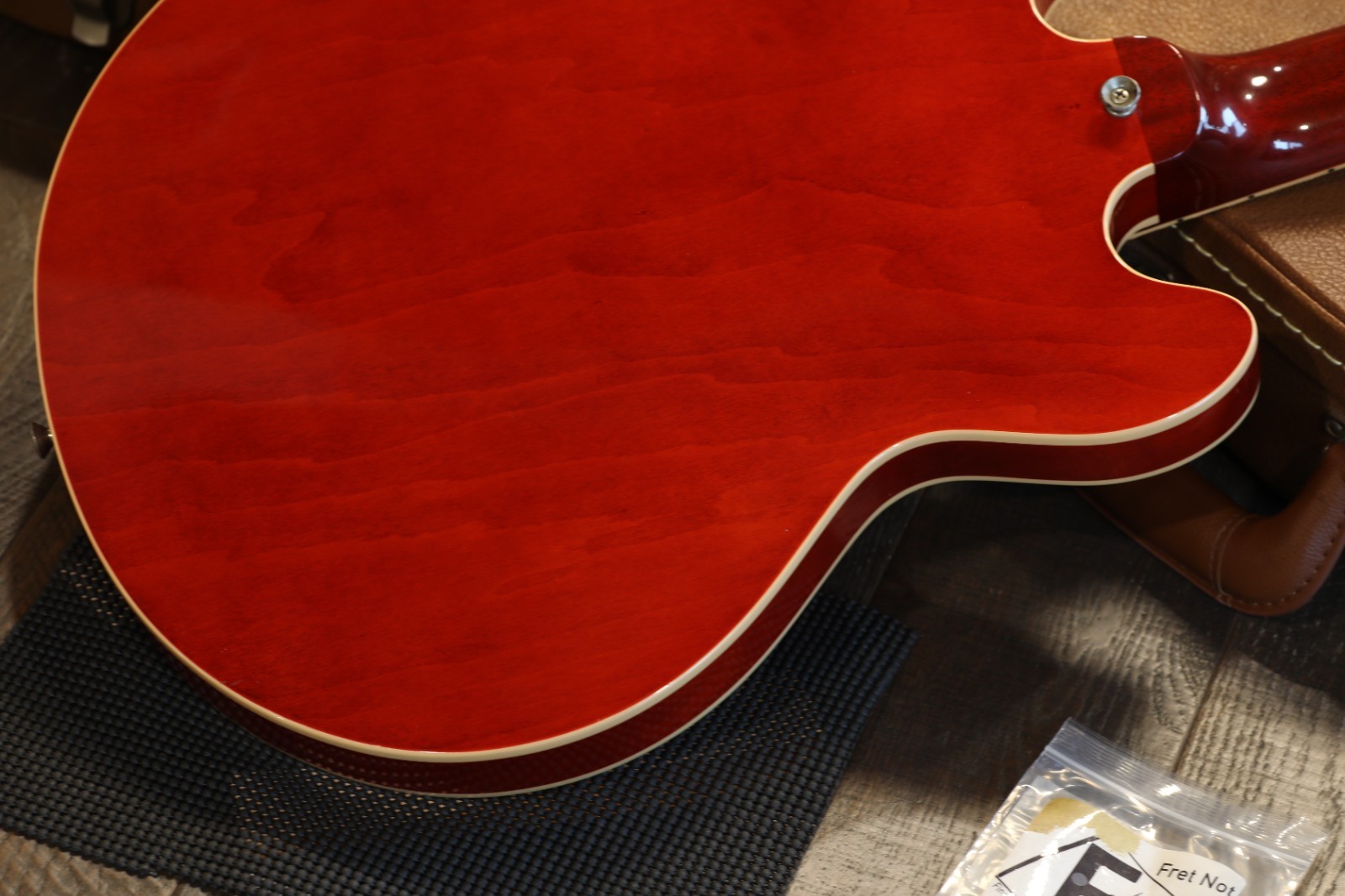 2013 Gibson ES-339 Semi-Hollow Electric Guitar Cherry + OHSC