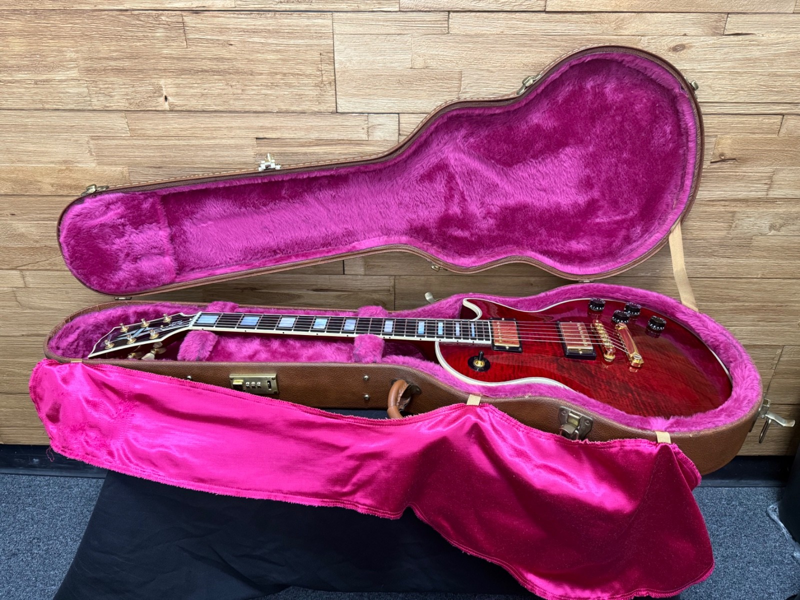 Gibson Les Paul Custom Premium Plus Guitar 1999- USA- Wine Red Flame Top w/OHSC