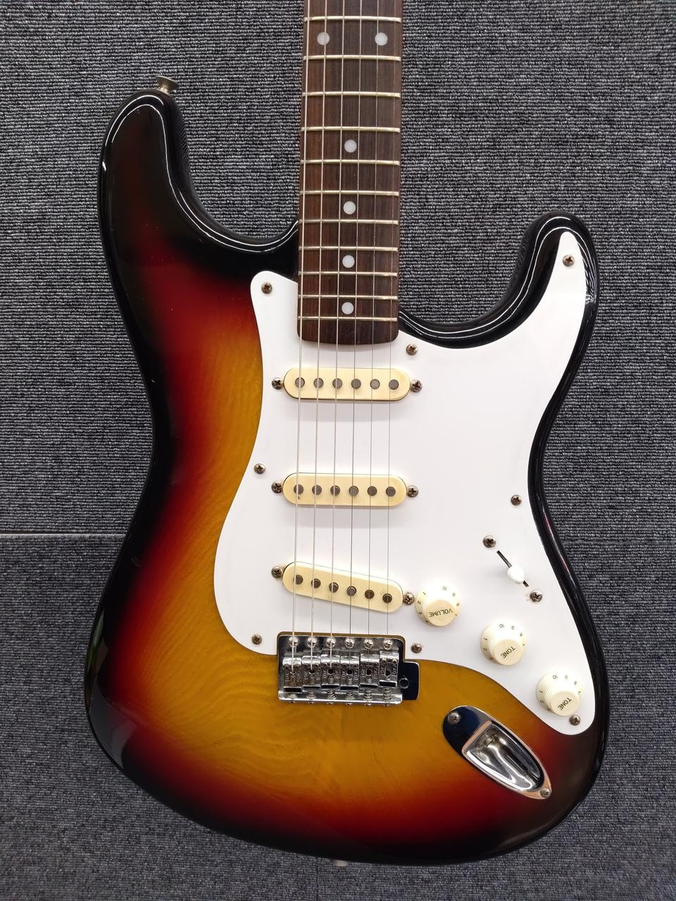 TOKAI SPRINGY SOUND ST-60 Stratocaster-type Electric Guitar