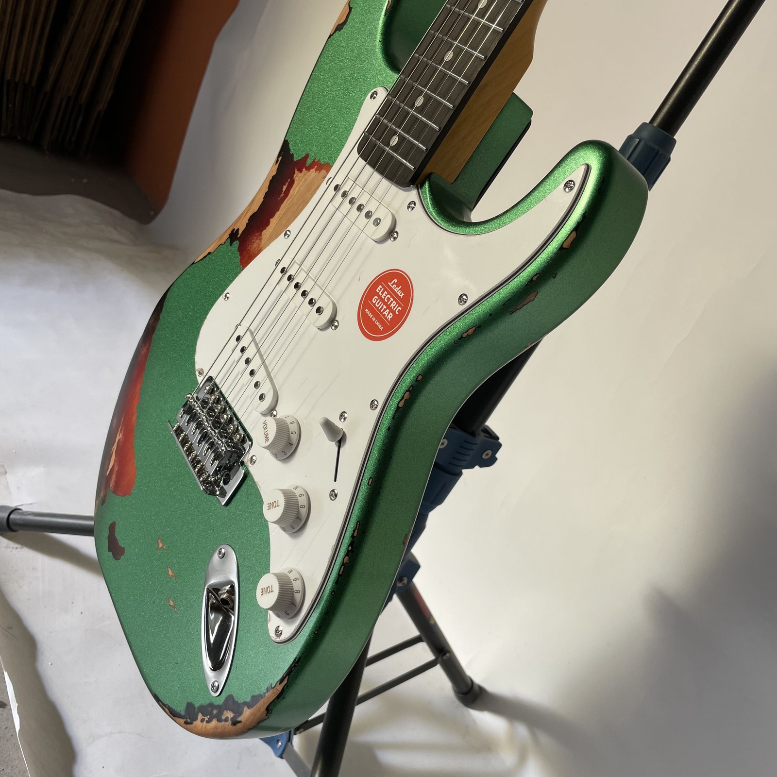 Aged Unbranded Electric Guitar Chrome part Rosewood Fingerboard with pickguard
