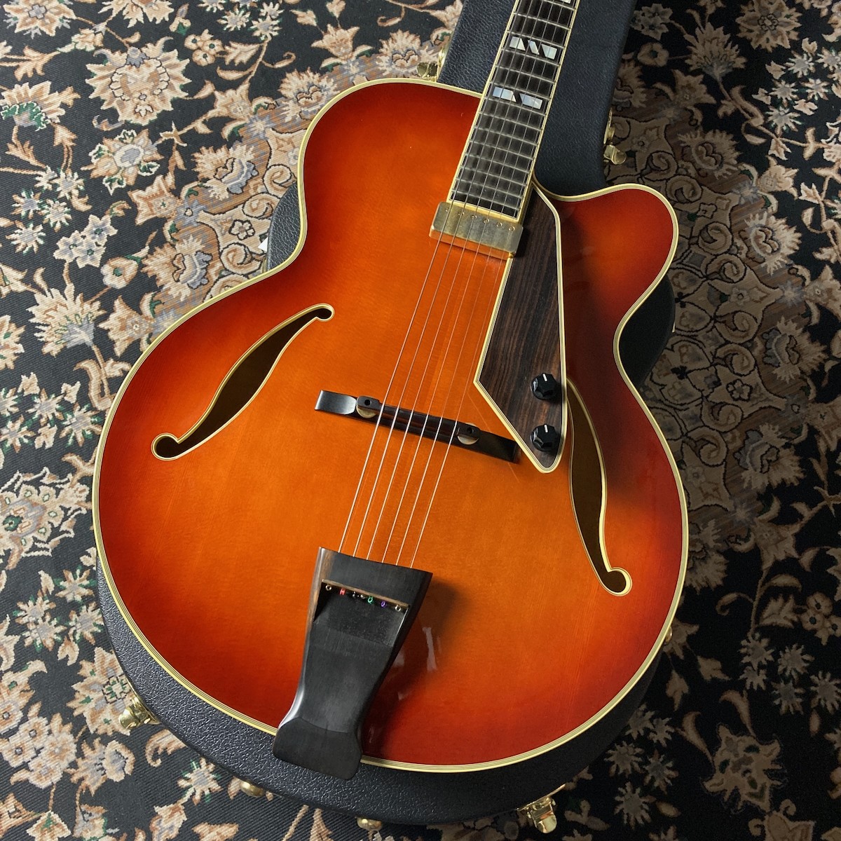 D’Aquisto DQ-NYE New Yorker Electric 17″ Almond Burst Used
