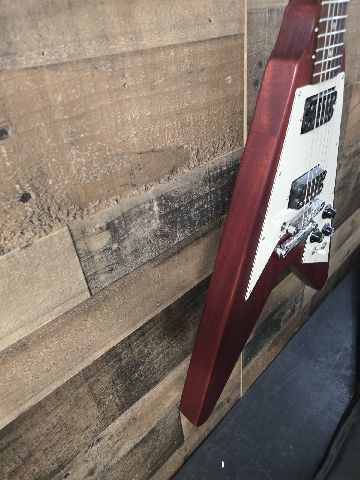 2007 Gibson Flying V – Faded Cherry W/Bag 6.6 Lb