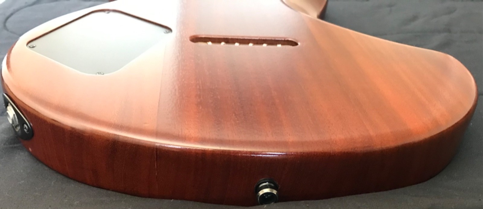 Godin Exit 22/ A6 Ultra – Solid Mahogany Rosewood Maple Neck