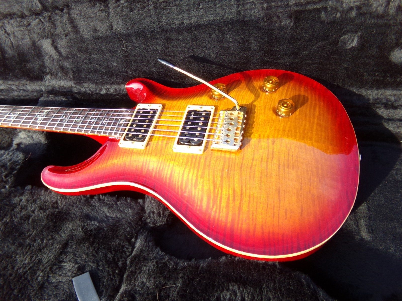 1999 PRS Custom 24 Artist model – Cherry Sunburst highly flamed curly maple top