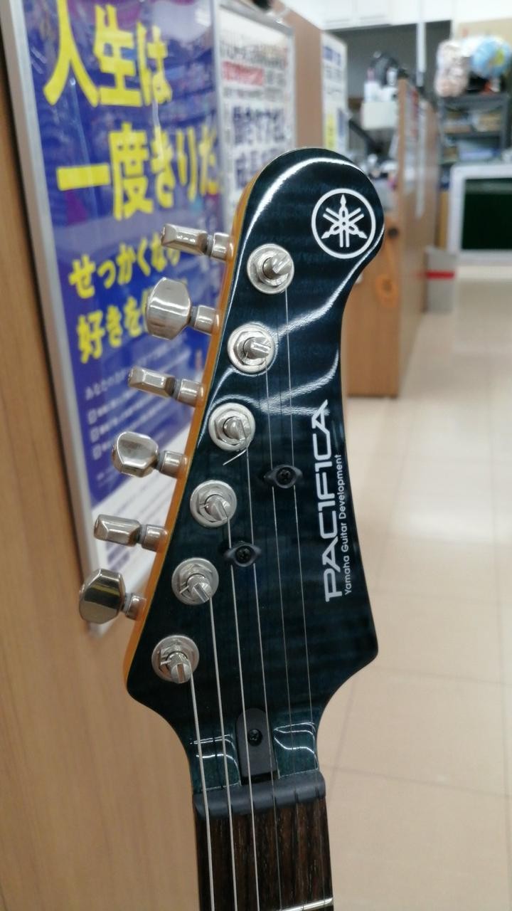 YAMAHA PAC612VIIFM Electric Guitar-05