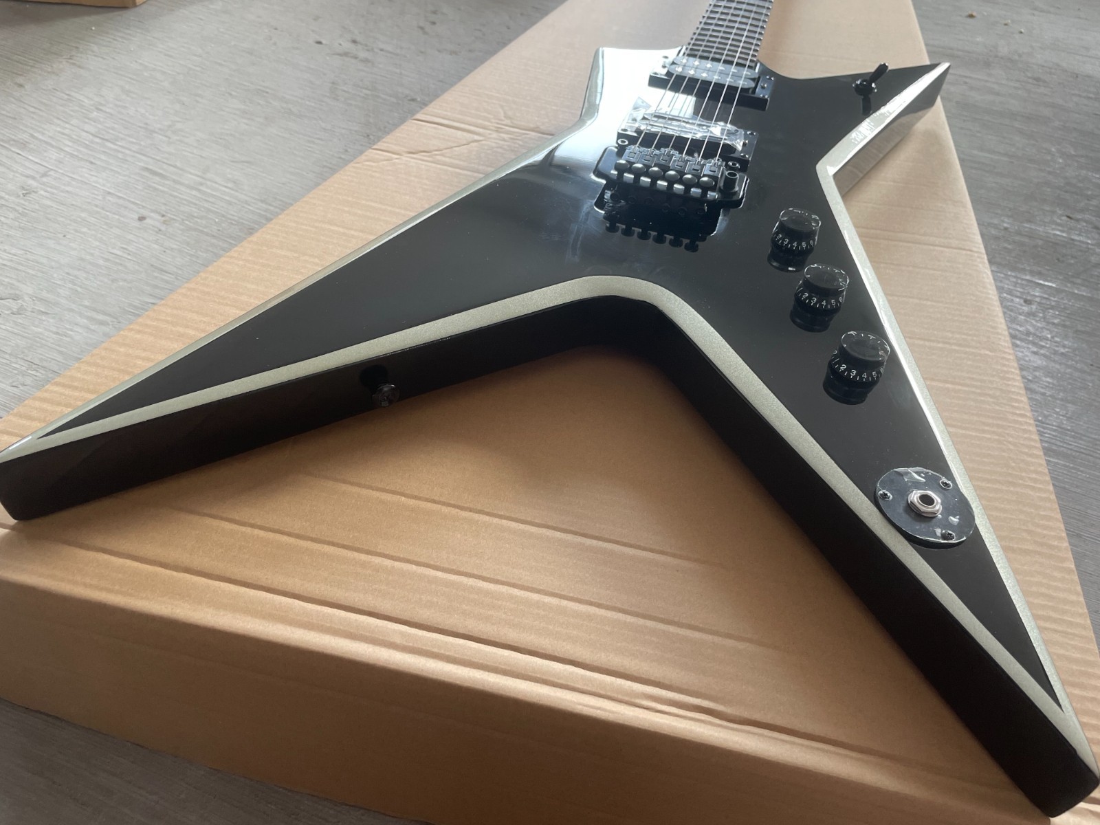 Dimebag Darrell Stealth Electric Guitar BlackWithSilver Bevels Floydrosevibratro