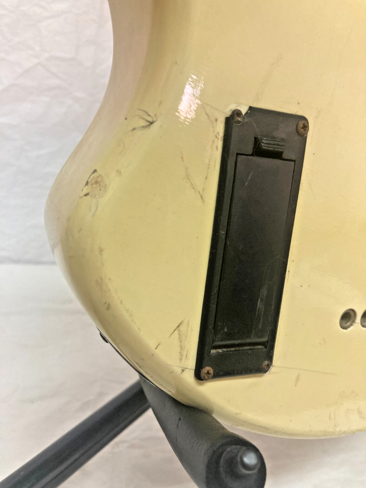 Aria Pro-ⅱ Goal-iii Soccer Ball Electric “Football” Built In Speaker Guitar