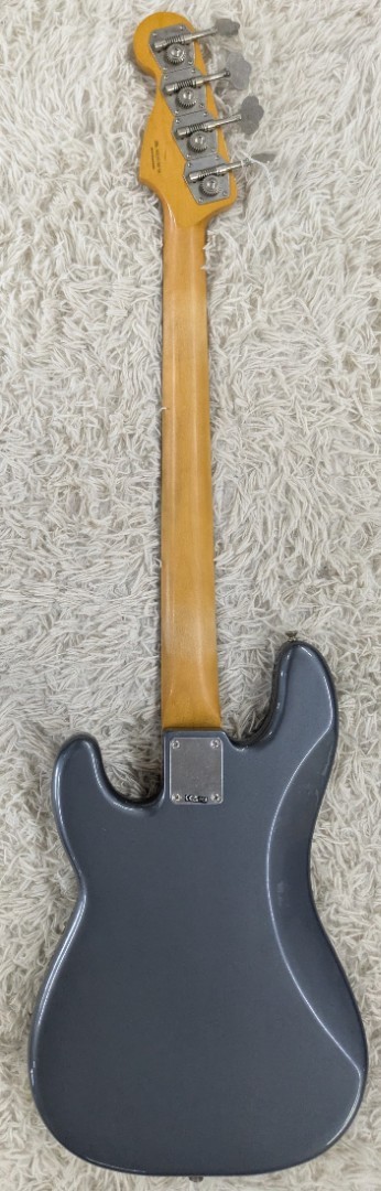 Fender Vintera® II Road Worn® ’60s Precision Bass, Charcoal Frost Metallic