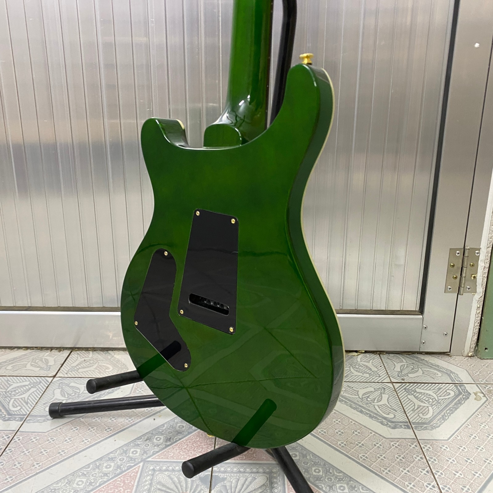 6-string, green PRS electric guitar, gold hardware, mahogany body, fast shipping