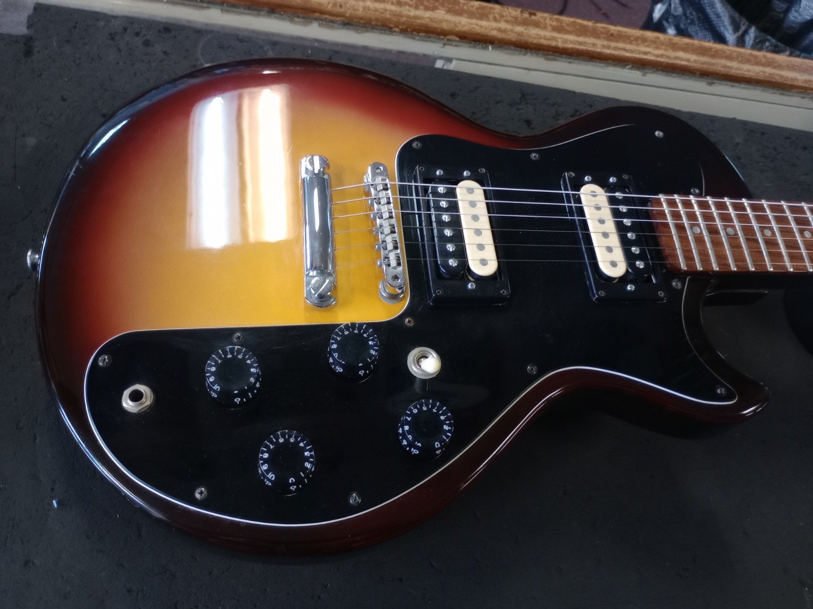 Gibson Sonex-180 Deluxe 1983 Sunburst w/Original Hard Case *** FREE SHIPPING ***