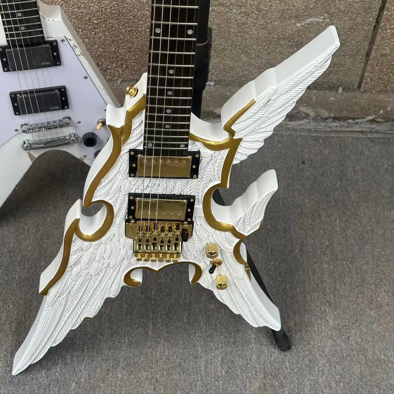 Engraved Angel Wings 6-string Split Electric Guitar White Body with Gold Rim