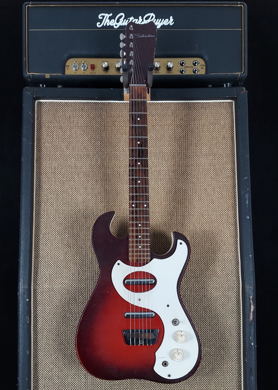1960’s Silvertone 1457 Vintage Guitar w/ Amp-in-Case (401)