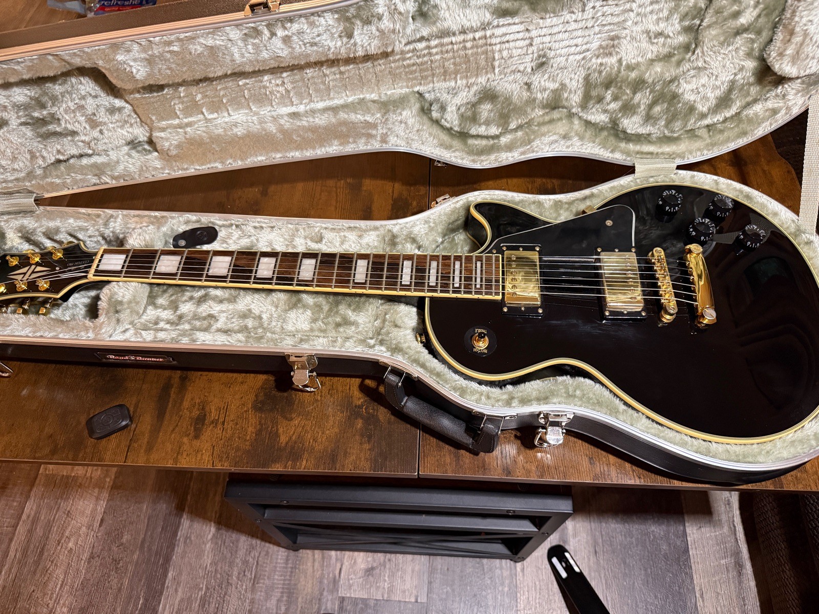 2017 Epiphone Les Paul Custom Pro “Black Beauty” – Hardshell Case