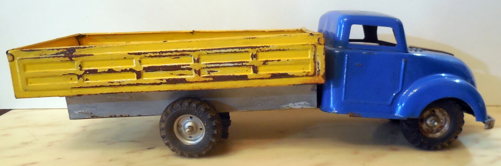 VINTAGE LARGE TIN TOY TRUCK DUNLOP 1950s