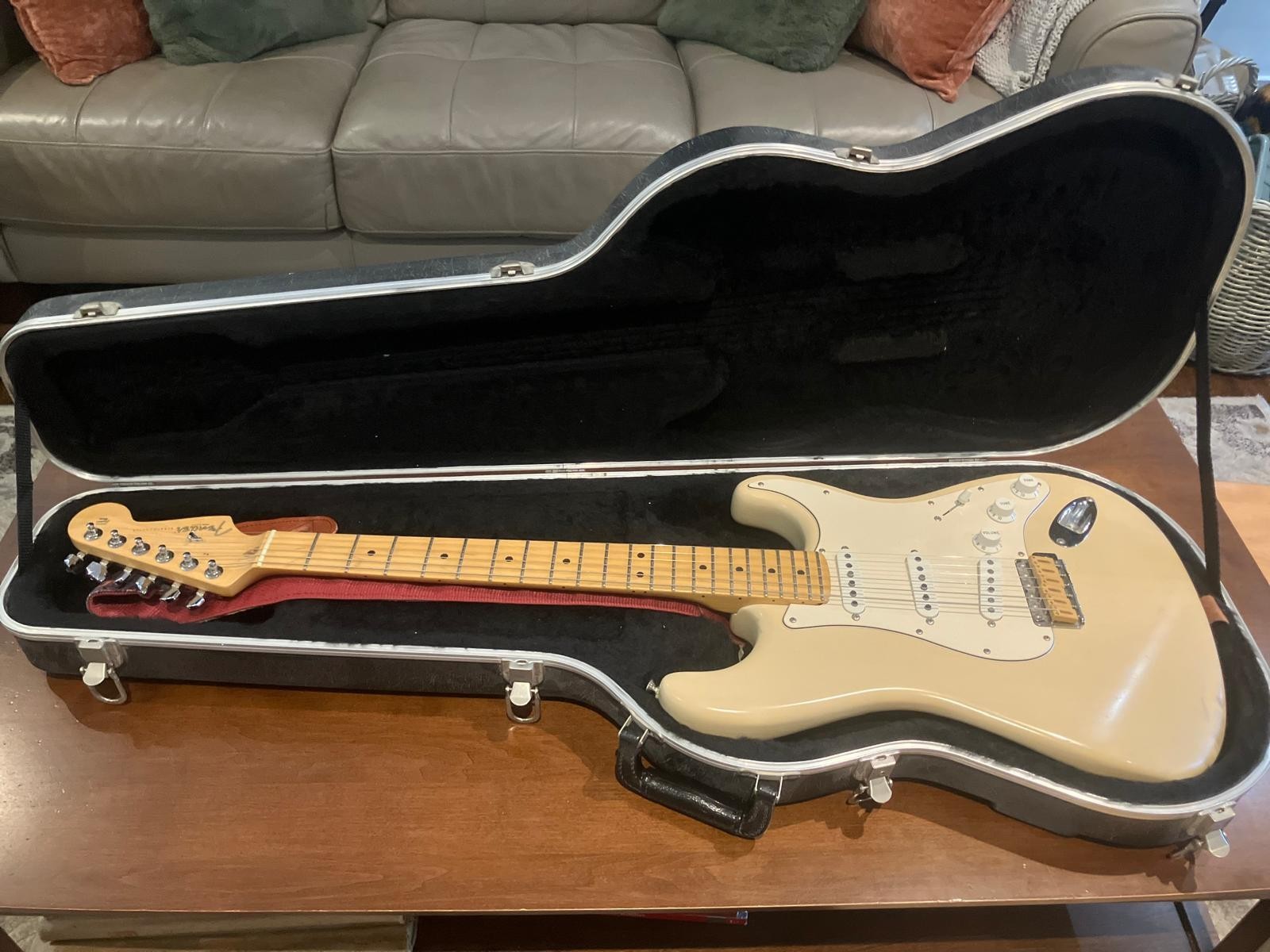 Fender Hwy 1 Stratocaster Honey Blonde Guitar +Deluxe Fender Case Original Owner