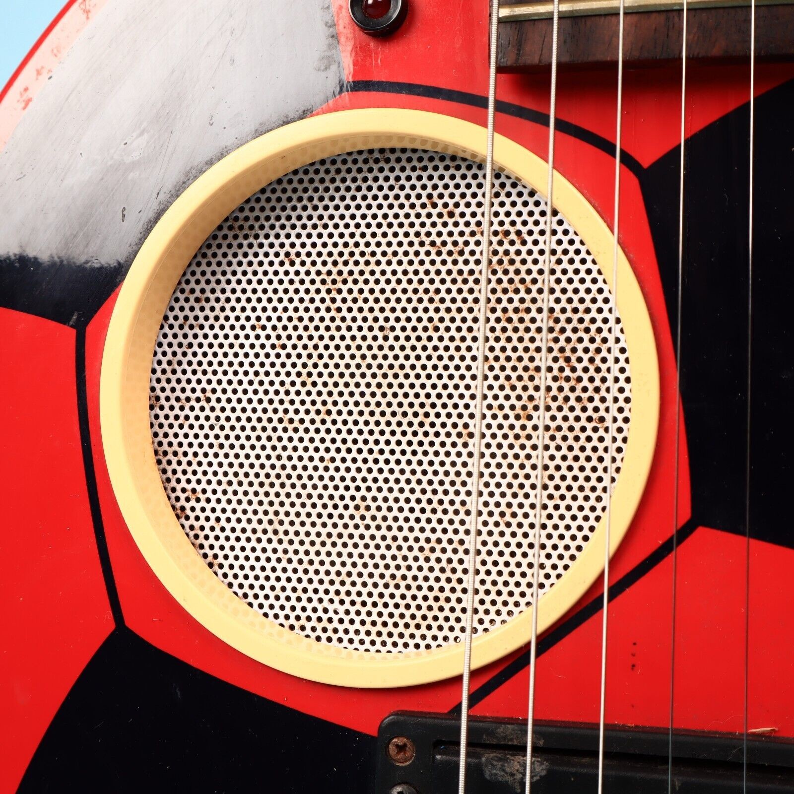 Aria Goal-iii Soccer Ball Red Electric “Football” Built In Speaker Guitar